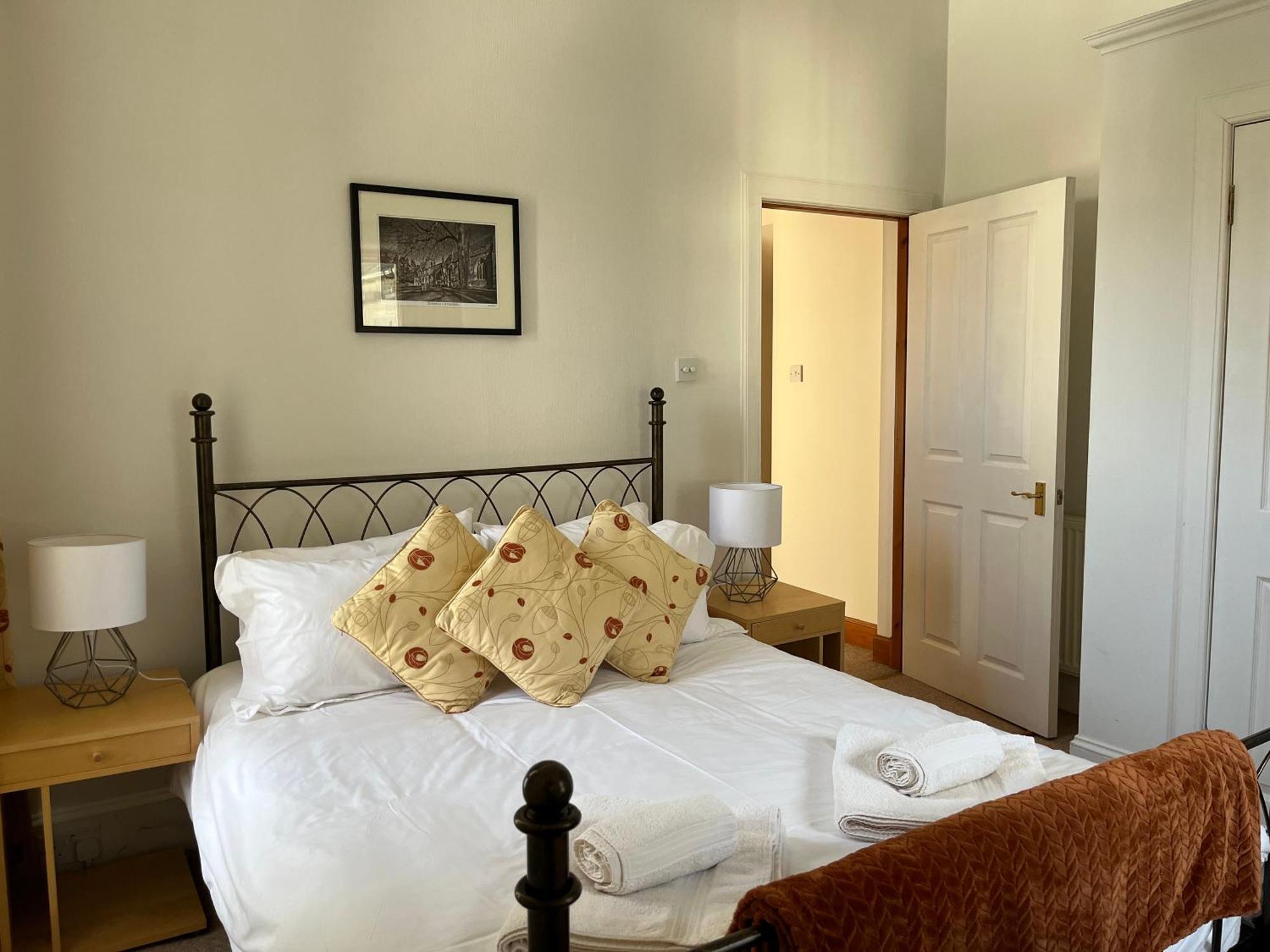 Lairds And Keepers Apartments 던켈드 외부 사진